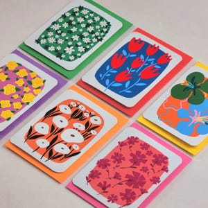 Set mit 6 handgemachten Blanko Blumenkarten mit Umschlägen