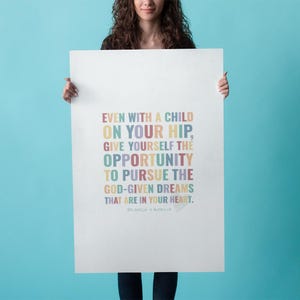 Incluso con un niño en la cadera - Regalos para mamá - Arte mural inspirador - Impresión sobre la maternidad - Ánimo para las madres - Afirmación de mamá