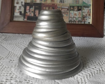 Vintage aluminium Kransekake-malset, Noorse bruidstaart