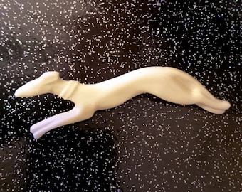Fakelite Greyhound - Brooch - Racing Greyhound - Levrier - Fakelite - Dog Brooch - Novelty Brooch - Retro - Mid Century - Glitter Paradise®
