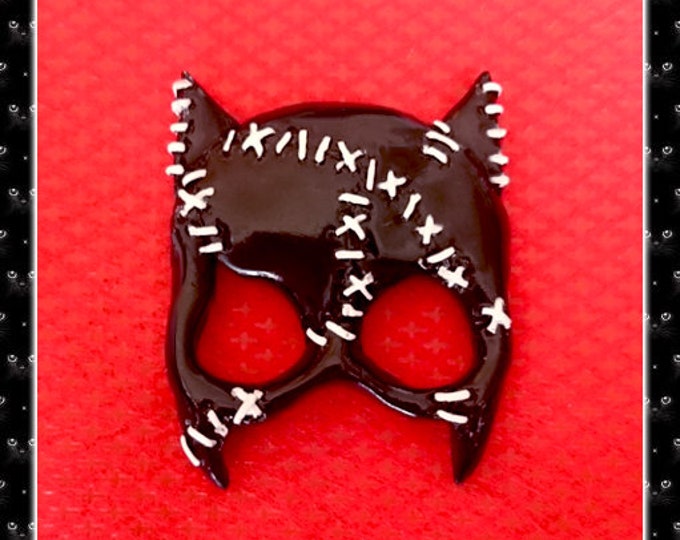 Cat Woman Mask - Brooch - Selina Mask - Cosplay Jewelry - Cat Girl - Black Vinyl Style - Sexy Kitty Girl - Black Kitty - Glitter Paradise®