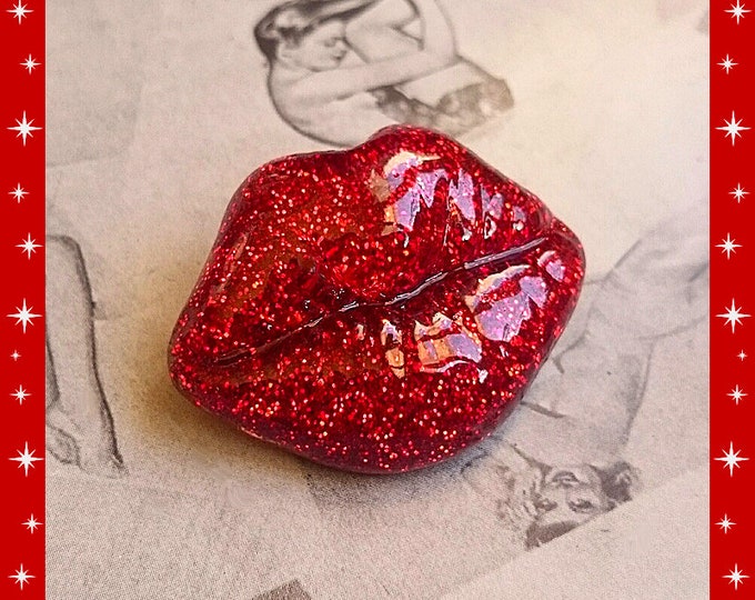 Confetti Lucite Kiss  - Brooch - Glitter Lips - Kiss Me - Red Lips - Mid-Century Modern - 50s - Vintage Inspired - Retro - Glitter Paradise®