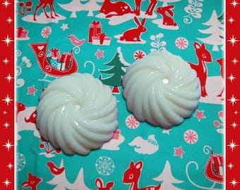 Fakelite Twisted Dome Earrings: 50s Retro Style, 30mm