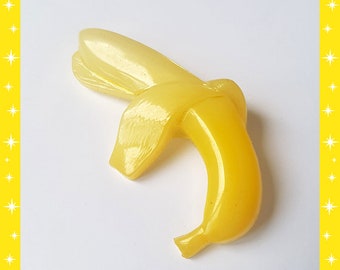 Original Vintage 1950s Celluloid Banana - Banana Brooch - Novelty Brooch - Vintage Celluloid - Fruity - Retro Jewelry Glitter Paradise®