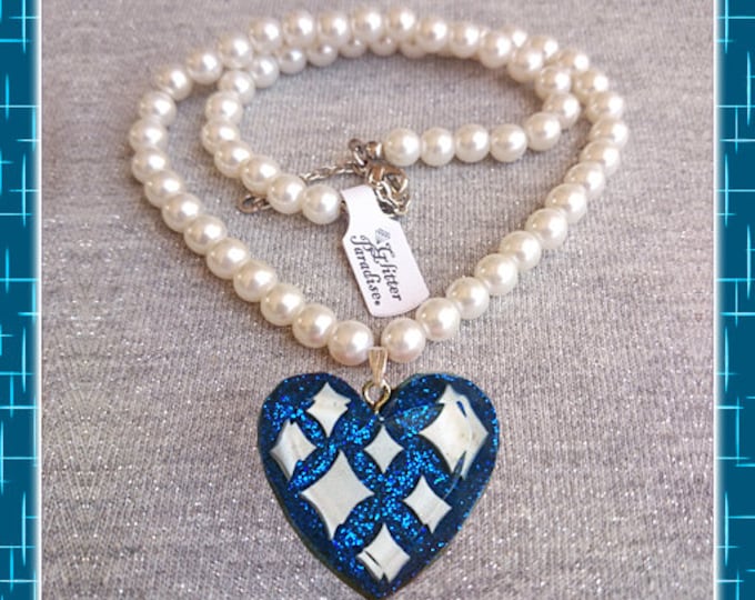 Lucite Sparkles Heart Blue & White Pearls - Necklace - Confetti Lucite - Retro - Mid-Century Modern - Heart Necklace - Glitter Paradise®