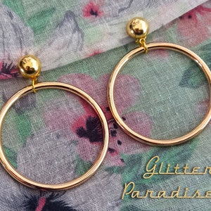 Giant Marilyn Hoops Gold Boucles d'Oreilles Grandes Créoles avec Dômes Créoles Rétro 1950 Bijoux Rétro Pinup 50s Glitter Paradise® afbeelding 5