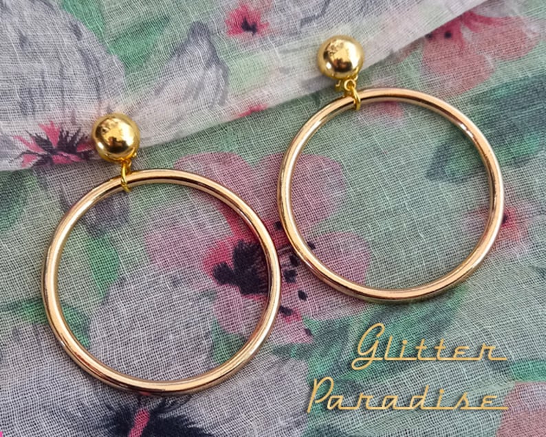 Giant Marilyn Hoops Gold Boucles d'Oreilles Grandes Créoles avec Dômes Créoles Rétro 1950 Bijoux Rétro Pinup 50s Glitter Paradise® afbeelding 5