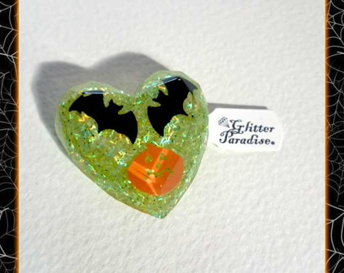 Confetti Lucite Halloween Heart - Brooch - Bat and Pumpkin - Gothic - Halloween Jewelry - Ghoul Gang Jewelry - Darkness - Glitter Paradise®