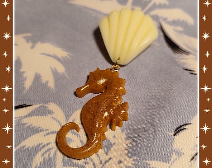 Seahorse and Shell - Brooch - Seahorse Brooch - Mermaid Jewelry - Nautical Jewelry - Beach Jewelry - Seahorse Jewelry - Glitter Paradise®