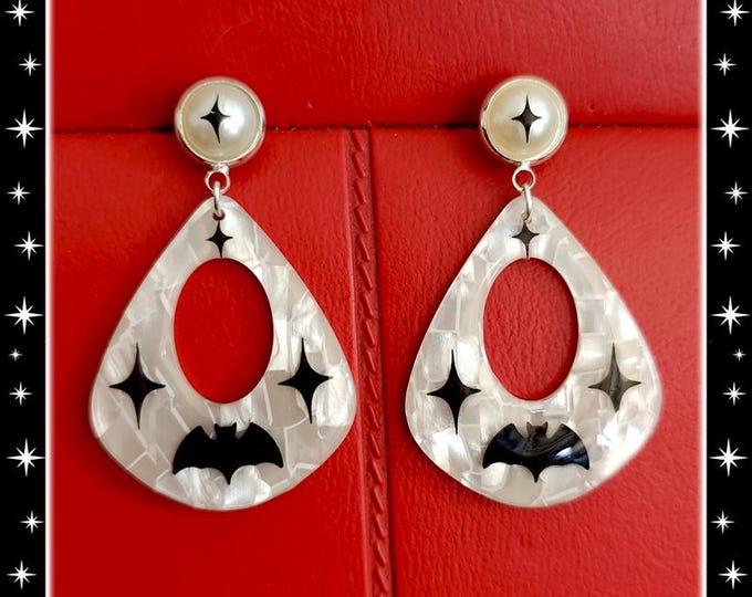 Mother of Pearl Bat - Bat - Witch Jewelry - Mother of Pearl - Retro Halloween Jewelry - Mother of Pearl - Gothic Jewelry - Glitter Paradise®