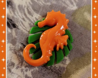 Jungle Seahorse - Brooch - Seahorse and Monstera - Seahorse Brooch - Summer Brooch - Vintage Exotica - Exotic Jewelry - Glitter Paradise®