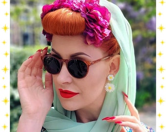 Daisy Drop Earrings: 1960s Inspired Floral Jewelry