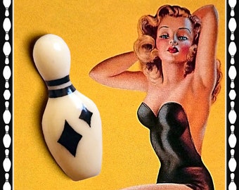 Fakelite Bowling Pin Brooch - Retro 1950s Bowling Jewelry