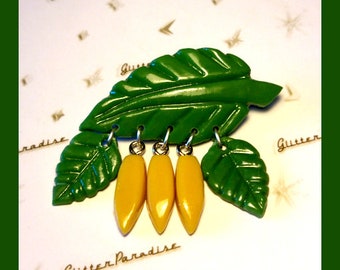 Fakelite Bananas & Leaves - Brooch - Bananas - Vintage Replica - Fakelite - 40s - 50s - Novelty Brooch - Carved Bakelite - Glitter Paradise®