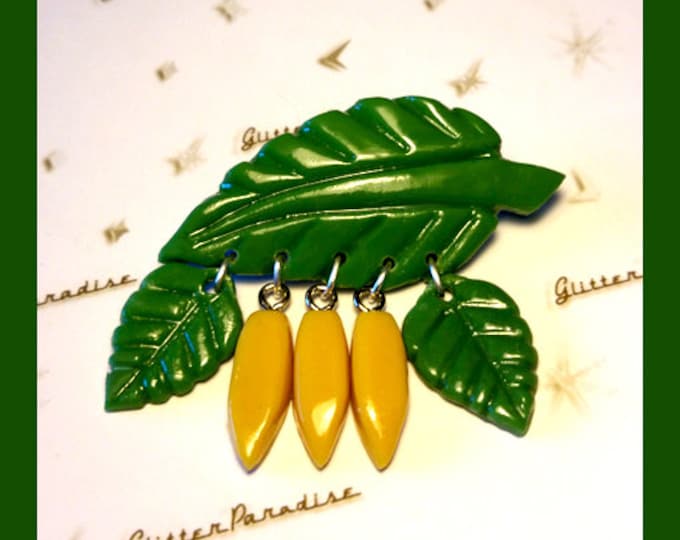 Fakelite Bananas & Leaves - Brooch - Bananas - Vintage Replica - Fakelite - 40s - 50s - Novelty Brooch - Carved Bakelite - Glitter Paradise®