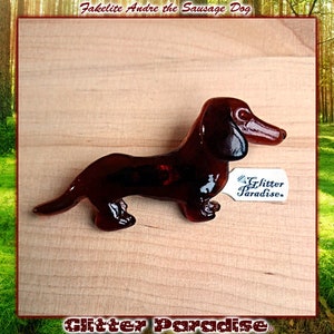 Fakelite Andre the Sausage Dog - Brooch - Dog Brooch - Sausage Dog - Dachshund - Novelty Brooch - Retro - Mid Century - Glitter Paradise®