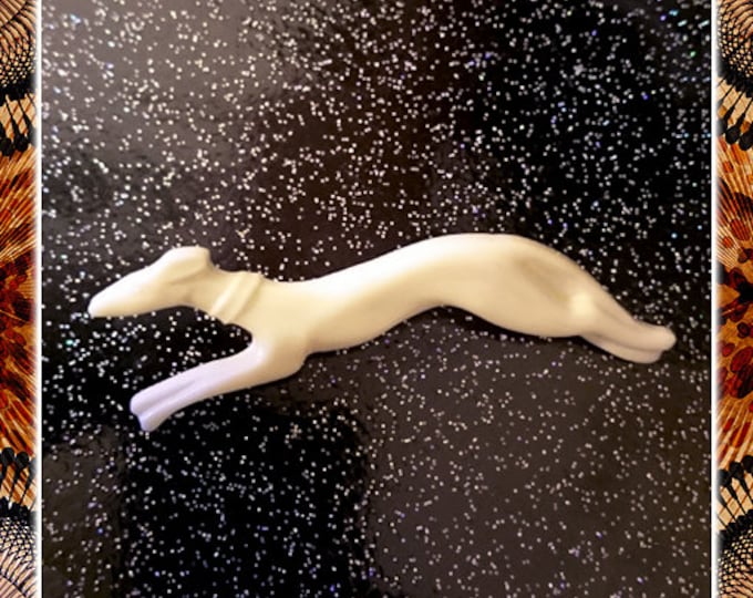 Fakelite Greyhound - Brooch - Racing Greyhound - Levrier - Fakelite - Dog Brooch - Novelty Brooch - Retro - Mid Century - Glitter Paradise®