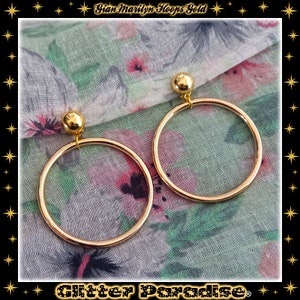 Giant Marilyn Hoops Gold Boucles d'Oreilles Grandes Créoles avec Dômes Créoles Rétro 1950 Bijoux Rétro Pinup 50s Glitter Paradise® afbeelding 1