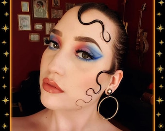 Giant Marilyn Hoops Gold - Boucles d'Oreilles - Grandes Créoles avec Dômes - Créoles Rétro 1950 - Bijoux Rétro Pinup 50s - Glitter Paradise®