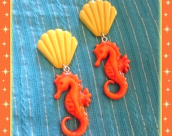 Fakelite SeaHorse and Shell Ivory & Sand - Earrings - Under the Sea - Sea Life - Ocean Lover - Mermaid - Seahorse Brooch - Glitter Paradise®
