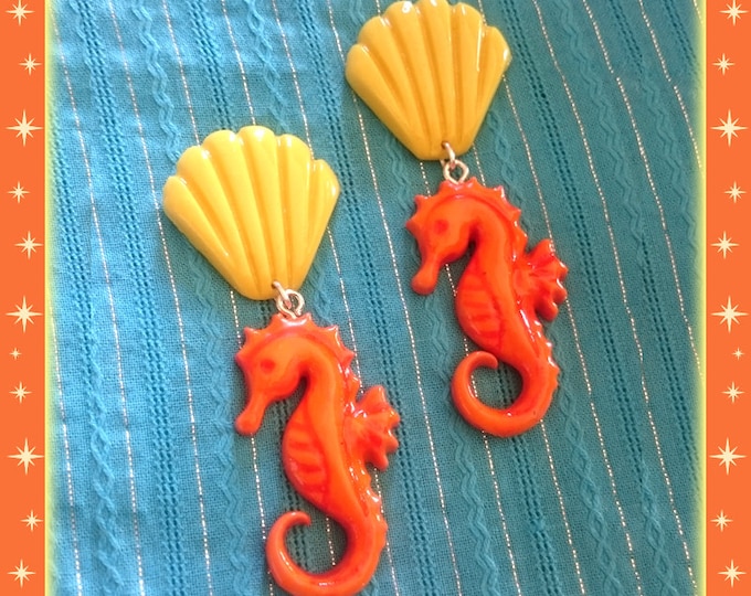 Fakelite SeaHorse and Shell Ivory & Sand - Earrings - Under the Sea - Sea Life - Ocean Lover - Mermaid - Seahorse Brooch - Glitter Paradise®
