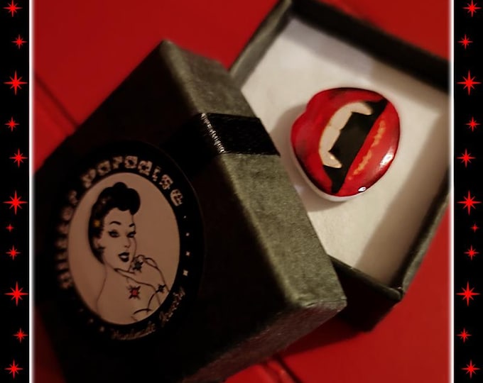 Vampire Kiss - Ring - Ghoul Jewelry - Vampire Ring - Vampire Jewelry - Vampire Gothic Jewelry - Vampire Gift - Retro - Glitter Paradise®
