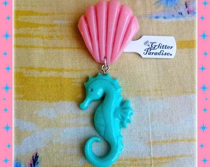 Fakelite SeaHorse & Shell - Brooch - Under the Sea - Sea Life - Ocean Brooch - Ocean Lover - Mermaid - Seahorse Brooch - Glitter Paradise®