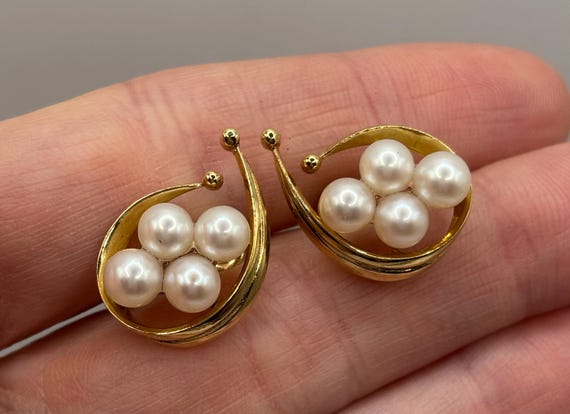 Mikimoto mid-century 14K yellow gold four akoya pearl cluster semi circle vintage retro screw back earrings