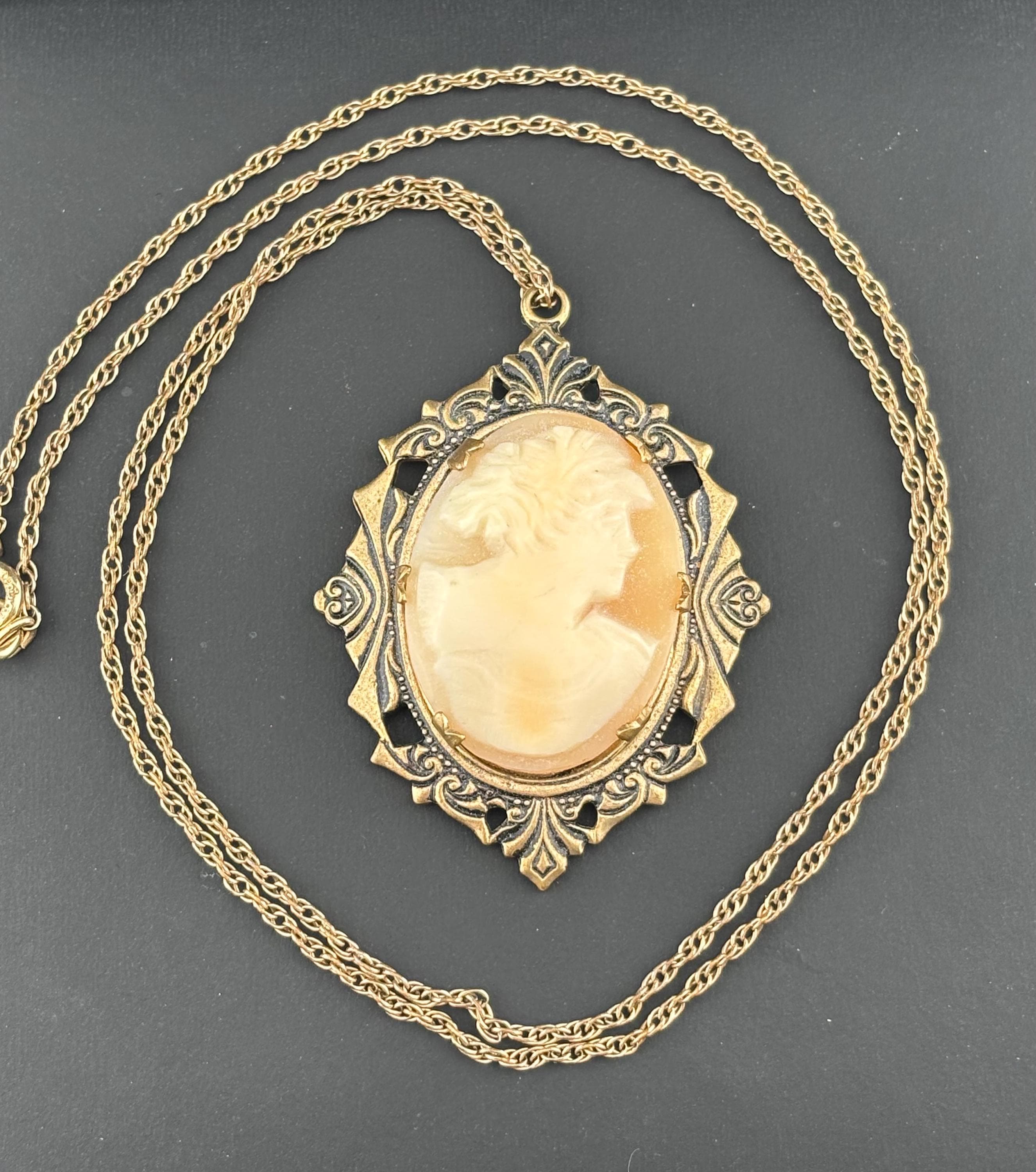 Victorian Lady Cameo Pink White Carved Shell Antique 12k 