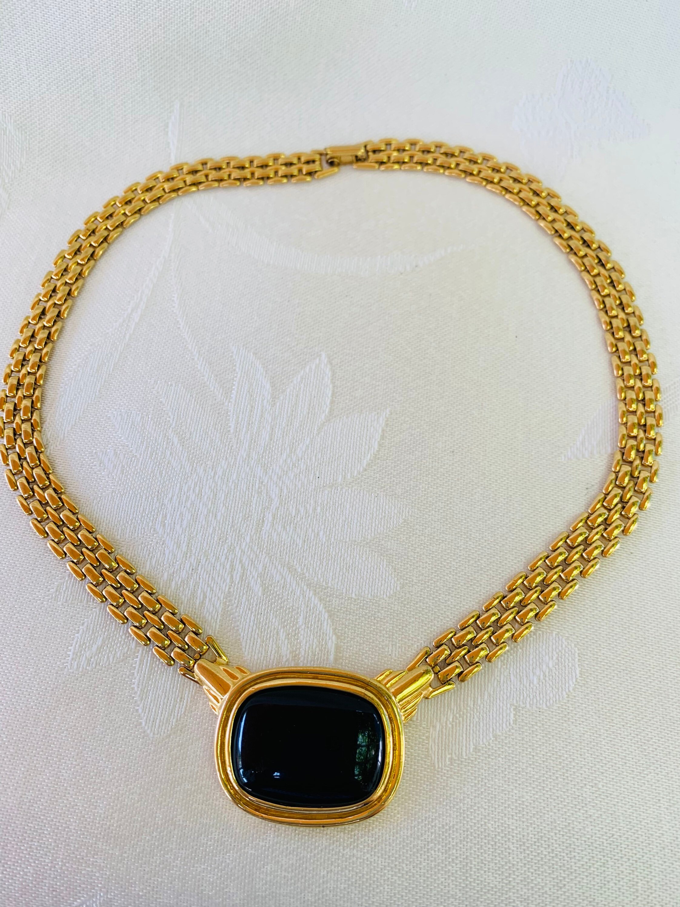 Vintage trifari necklace deals