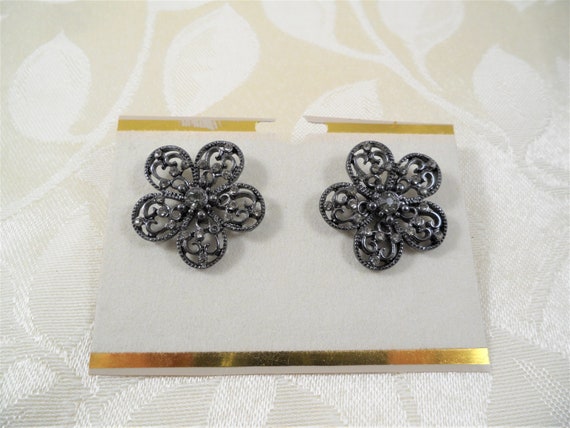 Lovely Floral Rhinestones Pierced Earrings - image 7