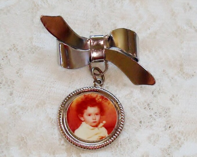 Cute Silver Tone Vintage Bow Photo Brooch Pin