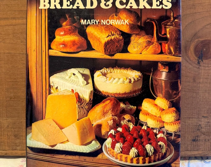 Home Baked Bread and Cakes, Mary Norwak 1973 Hardcover DJ