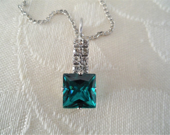 Elegant Silver Tone Green Clear Rhinestones Pendant Necklace