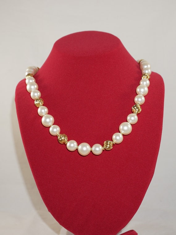 Gorgeous Signed Napier Gold Tone Pearl Necklace