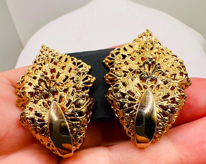 Vintage Sarah Coventry Lacy 3-Tier Filigree Clip Earrings Gold Tone