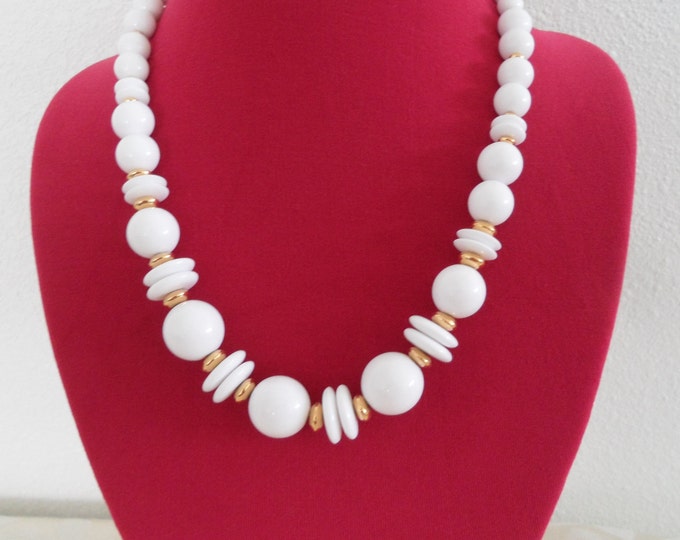 Liz Claiborne White Beaded Gold Tone Classic Necklace