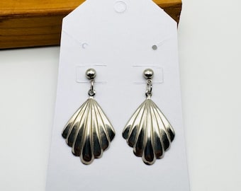 Vintage Silver Tone Post Dangle Drop Tear Drop Scallop Earrings