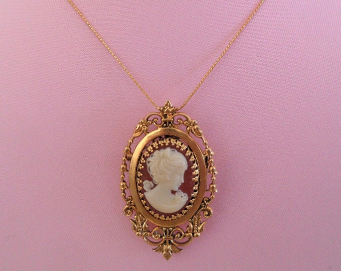 Gorgeous Filigree Decorated Gold Tone Cameo Pendant Brooch Pin Necklace