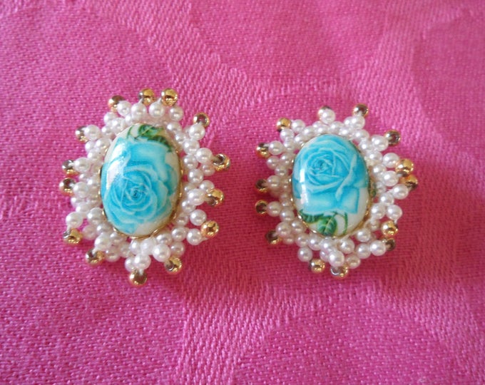 Gorgeous Floral Gold Tone Clip On Earrings