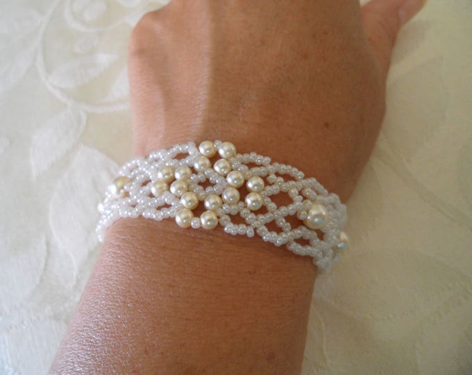 W. Lind Lindenwold Simulated Pearl Bracelet 14k GE Accent Vintage