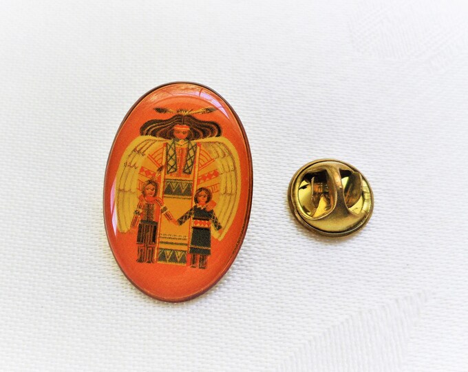 Vintage Decoraded  Oval Pin