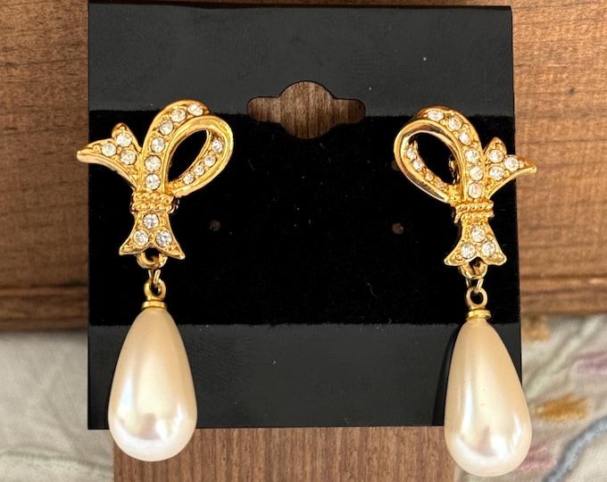 Vintage Teardrop Rhinestone Earrings Pearly White Bridal Elegant Classic Earrings