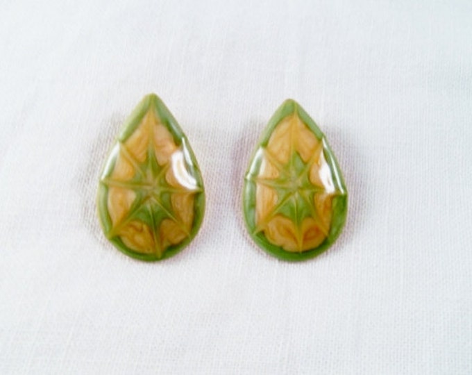 Vintage Green/Cream Enamel Tear Drop Shape Earrings