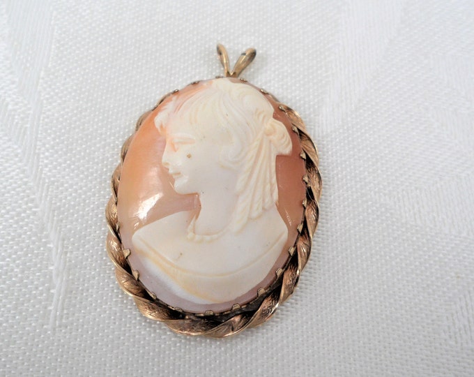 Signed Jec 14GP Vintage Cameo Pendant