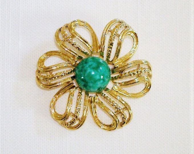 Lovely Gold Tone Flower Signed Gerry's Brooch Pin
