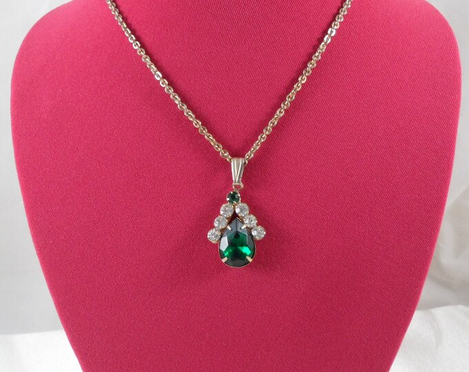 Lovely Gold Tone Green Tear Drop And Clear Rhinestones Pendant Necklace