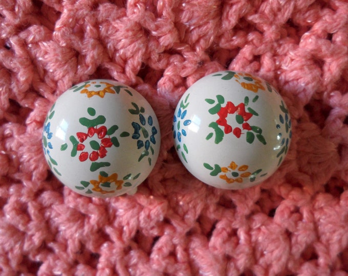 Vintage Floral Enameled Clip On Earrings
