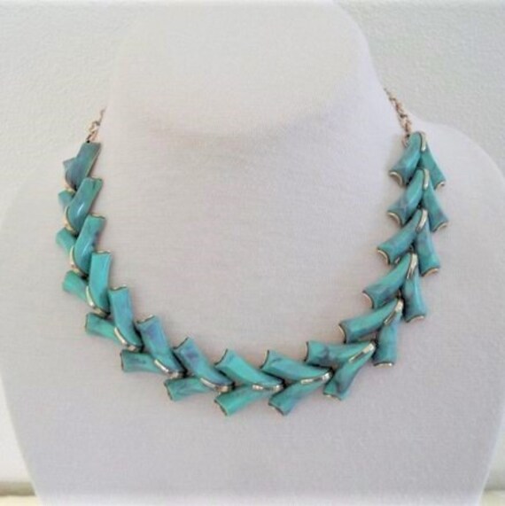 Gorgeous Turquoise Color Gold Tone Elegant Necklac