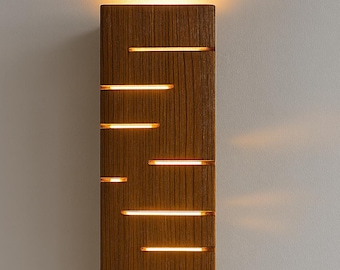 Applique in legno – Applique rustica realizzata a mano con luce calda e soffusa per l'arredamento di casa.